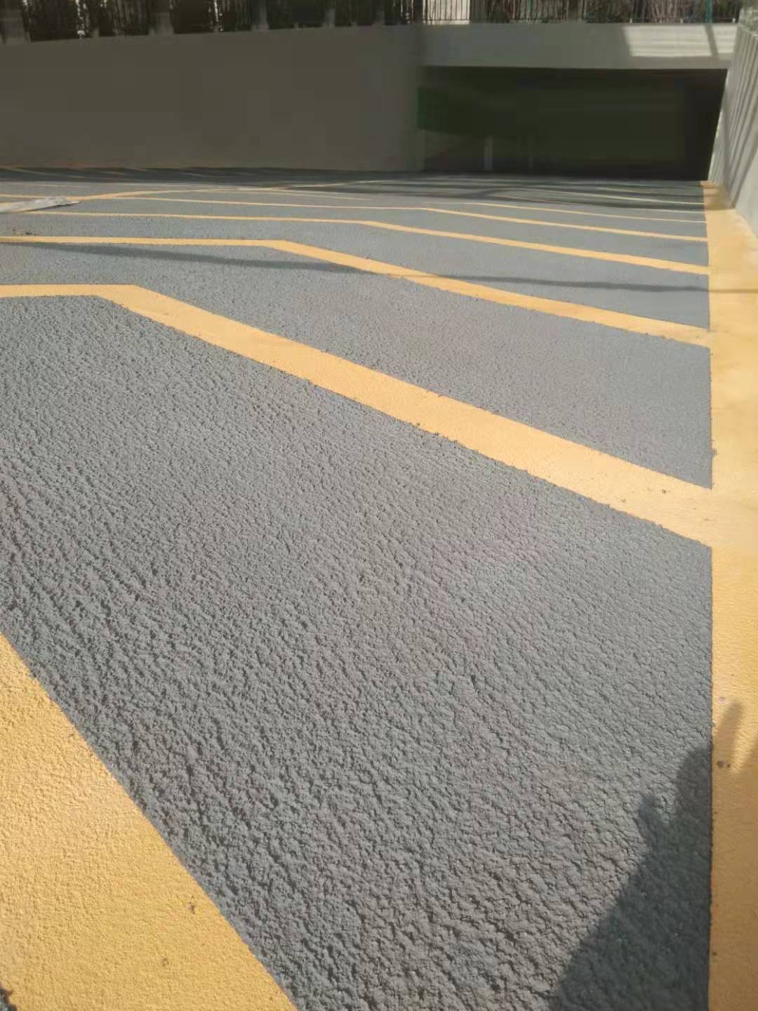 環氧地坪漆，水性地坪漆，地坪工程案例 - 蘇州龍湖天街無震動防滑坡道工程